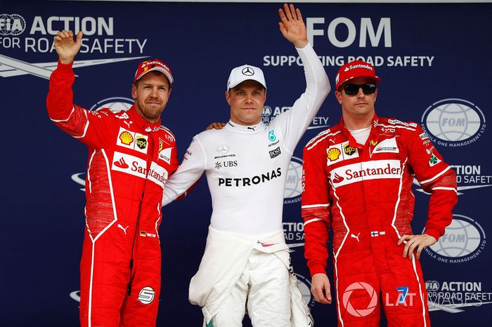 Ganador de la pole Valtteri Bottas, Mercedes AMG F1, segundo Sebastian Vettel, Ferrari, tercero Kimi Raikkonen, Ferrari