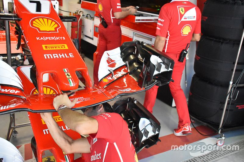 Ferrari SF70H nel garage