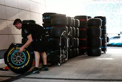 Mercedes, Pneumatici Pirelli