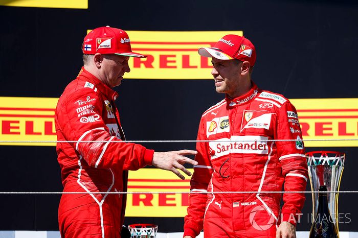 Podio: ganador de la carrera Sebastian Vettel, Ferrari y el segundo lugar Kimi Raikkonen, Ferrari