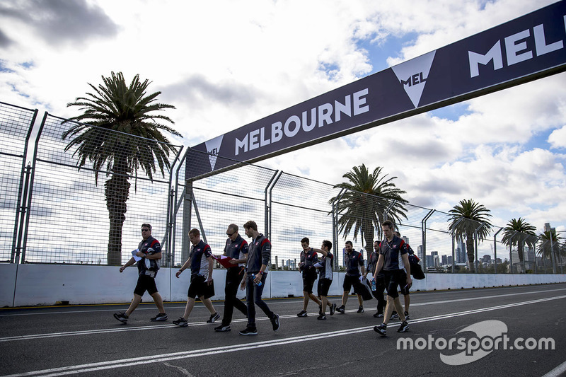 Trackwalk mit dem Team: Romain Grosjean, Haas F1 Team