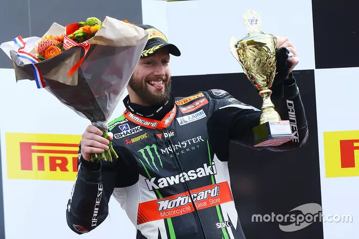 Podio: segundo lugar Tom Sykes, Kawasaki Racing