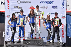 Podio: ganador de la carrera Oliver Askew, Cape Motorsports, Rinus van Kalmthout, Pabst Racing el se
