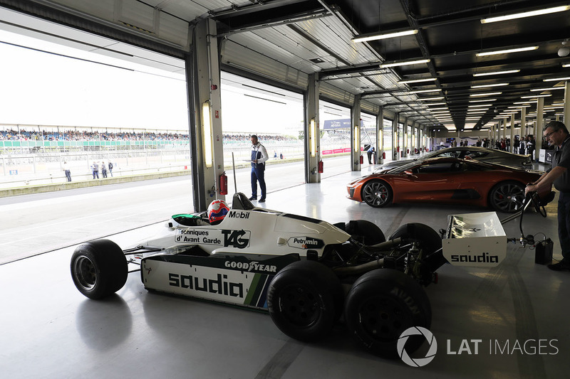 Мартін Брандл за кермом шестиколісного Williams FW08