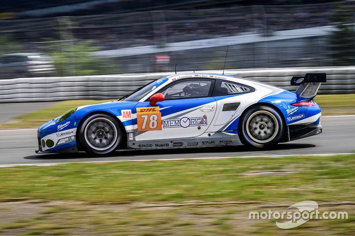 #78 KCMG Porsche 911 RSR: Christian Ried, Wolf Henzler, Joël Camathias