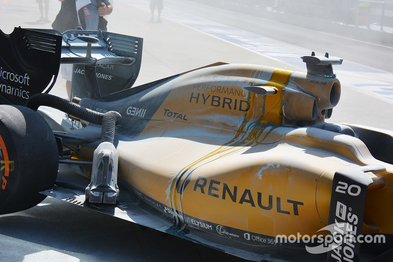 Nach Brand in der Boxengasse: das Auto von Kevin Magnussen, Renault Sport F1 Team RS16