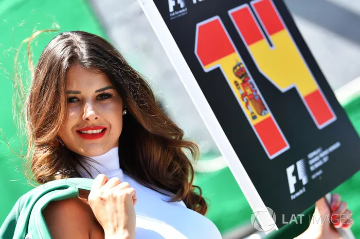 Una chica de la parrilla