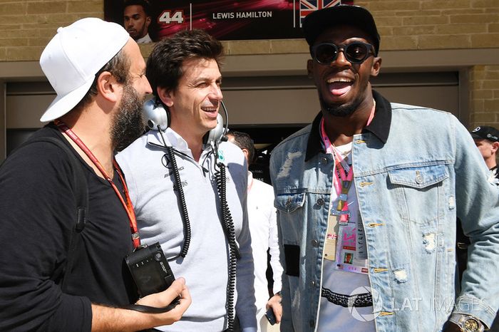Toto Wolff, director de Mercedes AMG F1 y Usain Bolt