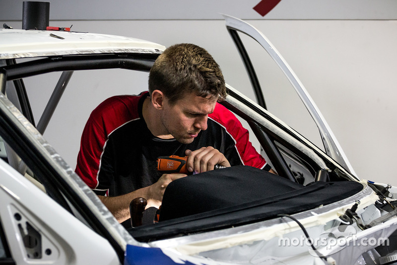 Sébastien Loeb Racing, ricostruzione della Peugeot 306 Maxi