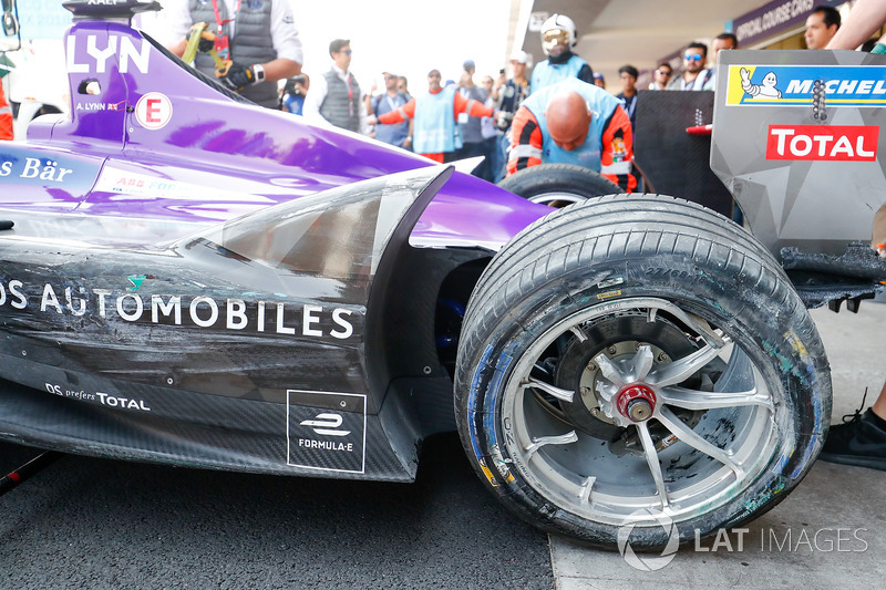 The damage on the car of Alex Lynn, DS Virgin Racing