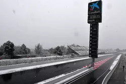 La neige interrompt les essais