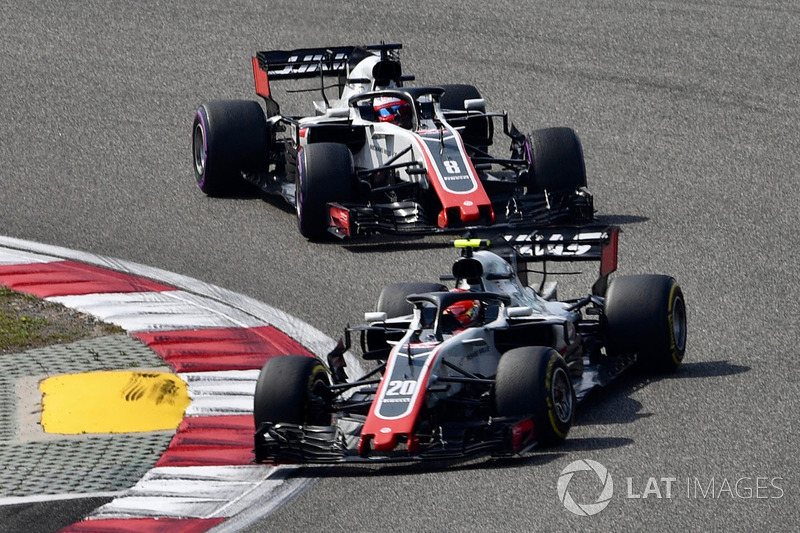 Kevin Magnussen, Haas F1 Team VF-18 e Romain Grosjean, Haas F1 Team VF-18