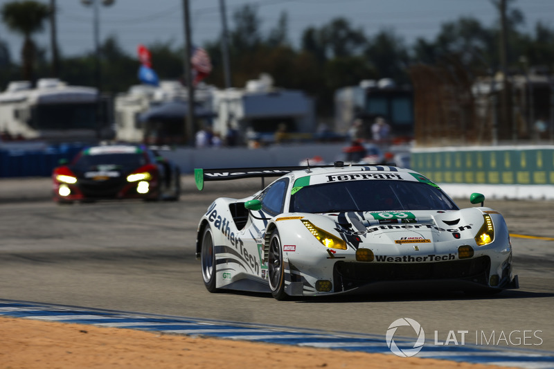 #63 Scuderia Corsa Ferrari 488 GT3, GTD: Cooper MacNeil, Alessandro Balzan, Gunnar Jeannette
