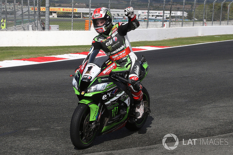 Ganador de la carrera y campeón de 2017 Jonathan Rea, Kawasaki Racing