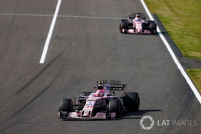  Esteban Ocon, Sahara Force India F1 VJM10, Sergio Perez, Sahara Force India F1 VJM10