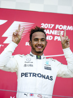 Race winner Lewis Hamilton, Mercedes AMG F1, on the podium