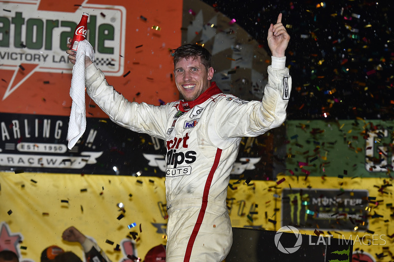 Race winner Denny Hamlin, Joe Gibbs Racing Toyota