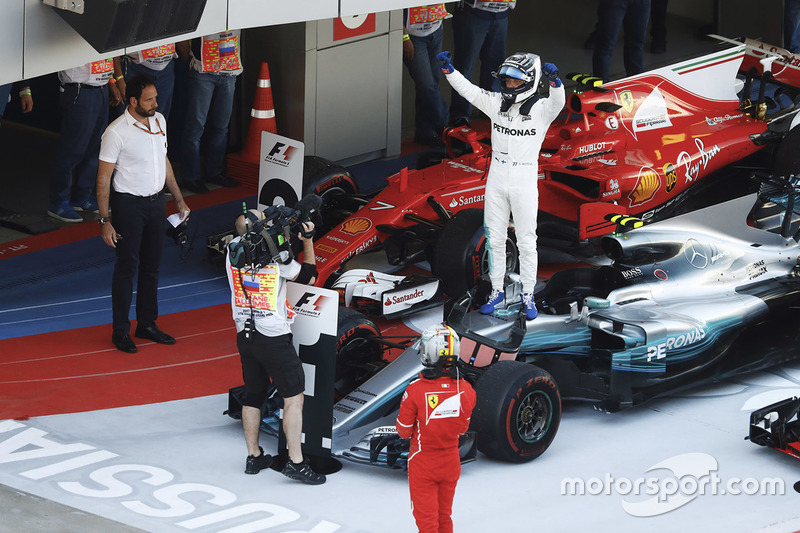 Ganador de la carrera Valtteri Bottas, Mercedes AMG F1