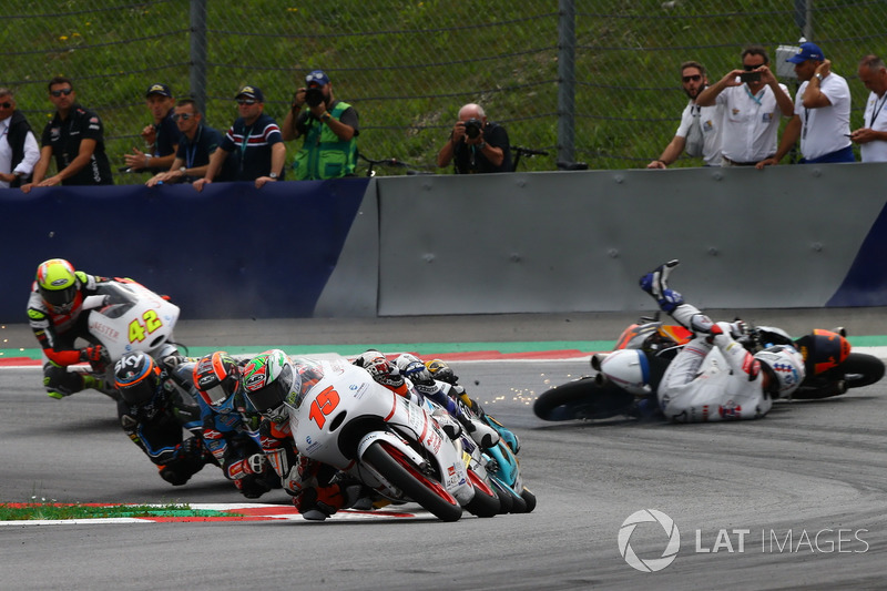 Jaume Masia, Platinum Bay Real Estate; Crash von Bo Bendsneyder, Red Bull KTM Ajo und John McPhee, B