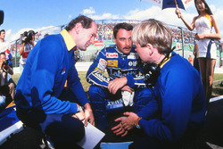 Nigel Mansell, Williams, mit Adrian Newey, Williams-Chefdesigner, und David Brown, Williams-Renninge