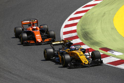 Jolyon Palmer, Renault Sport F1 Team RS17, Stoffel Vandoorne, McLaren MCL32