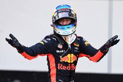 Racewinnaar Daniel Ricciardo, Red Bull Racing viert feest in parc ferme