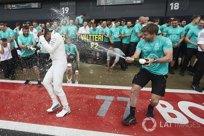 Yarış galibi Lewis Hamilton, Mercedes AMG F1