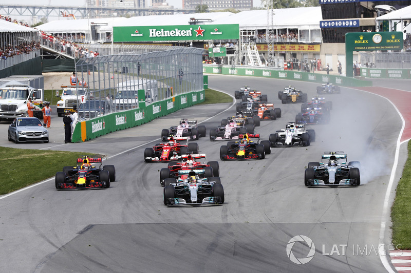 Lewis Hamilton, Mercedes AMG F1 W08, Max Verstappen, Red Bull Racing RB13, Sebastian Vettel, Ferrari SF70H, a locked-up Valtteri Bottas, Mercedes AMG F1 W08, Kimi Raikkonen, Ferrari SF70H, the rest of the pack at the start