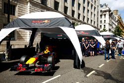 El Red Bull Racing RB13 está preparado para una demostración