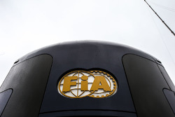 Motorhome et logo FIA