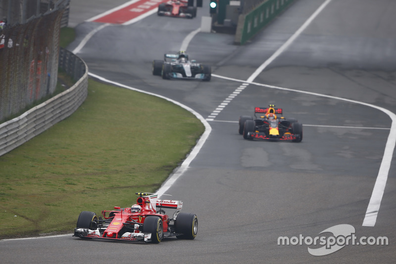 Kimi Räikkönen, Ferrari SF70H; Max Verstappen, Red Bull Racing RB13;Valtteri Bottas, Mercedes AMG F1