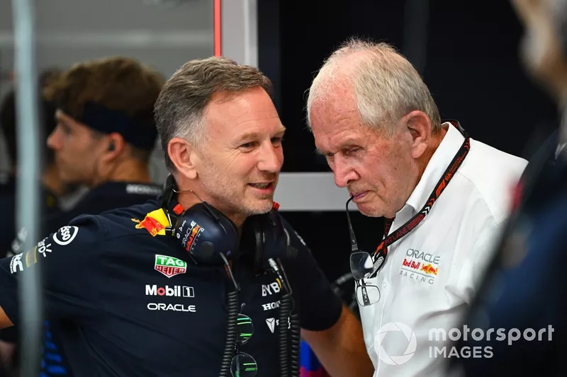 Christian Horner, Team Principal, Red Bull Racing, s'entretient avec Helmut Marko, Consultant, Red Bull Racing 