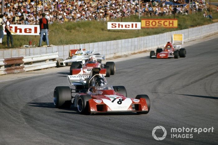 Andrea de Adamich, Surtees TS9B Ford, Clay Regazzoni, Ferrari 312B2 y Ronnie Peterson, March 721 Ford, Carlos Reutemann, Brabham BT34 Ford