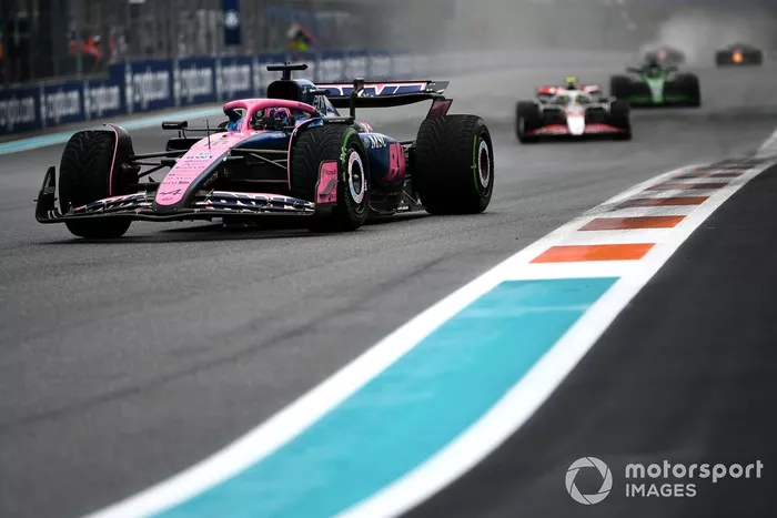Pierre Gasly, Alpine, Oliver Bearman, Haas F1 Team