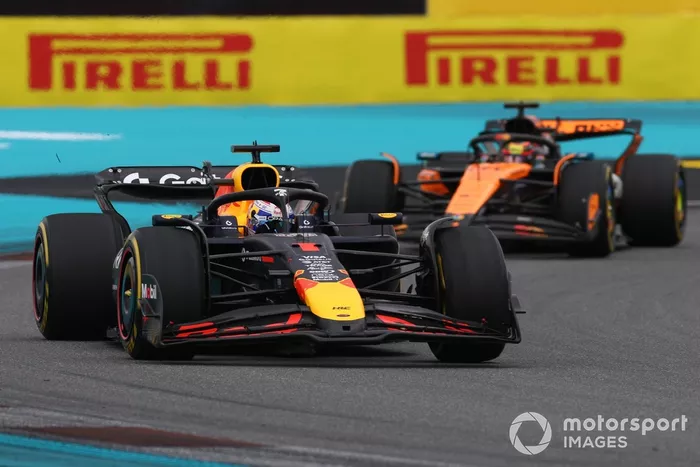 Oscar Piastri, McLaren, Max Verstappen, Red Bull Racing