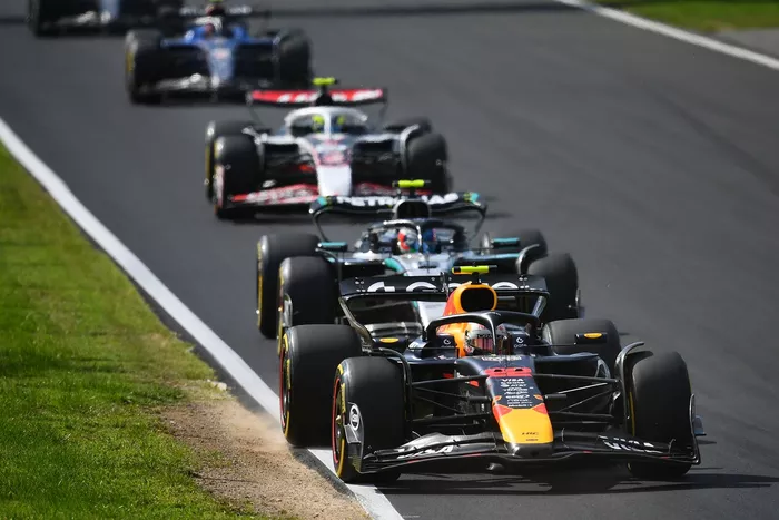 Yuki Tsunoda, Red Bull Racing Team, Andrea Kimi Antonelli, Mercedes