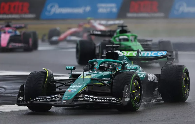 Nico Hulkenberg, Sauber, Lance Stroll, Aston Martin Racing