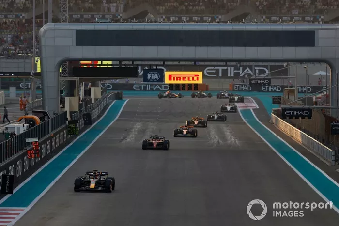 Max Verstappen, Red Bull Racing RB19, Charles Leclerc, Ferrari SF-23, Oscar Piastri, McLaren MCL60