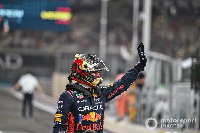 Poleman Max Verstappen, Red Bull Racing, celebra en Parc Ferme 