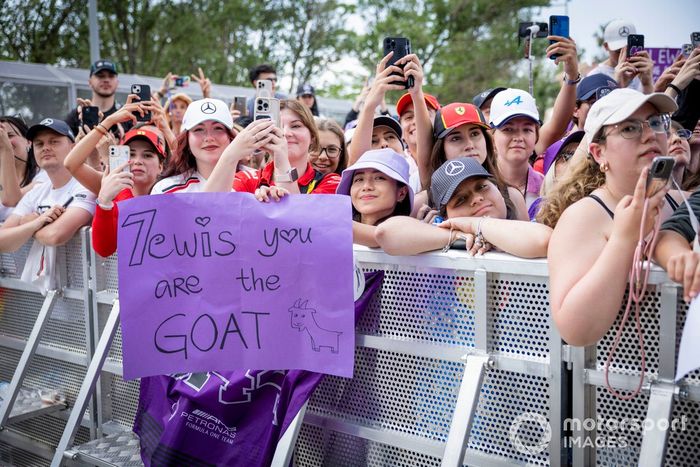 Fans con un mensaje para Lewis Hamilton, Mercedes-AMG