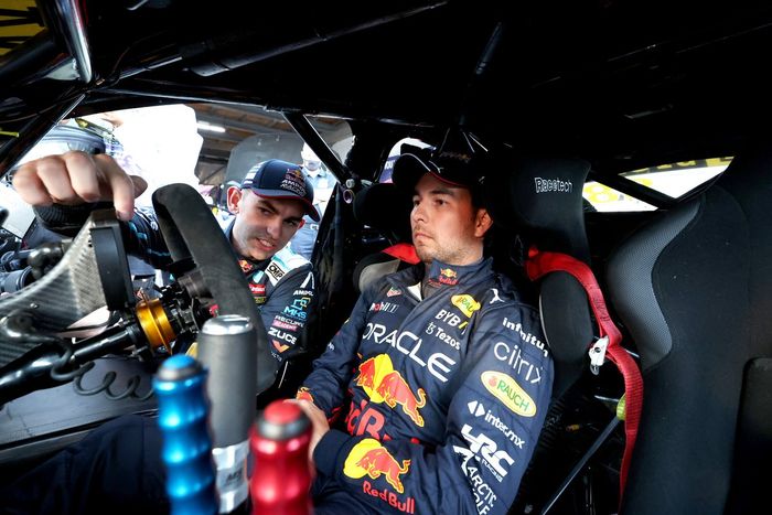 Sergio Pérez, Red Bull Racing y Broc Feeney, Triple Eight Race Engineering, Holden Commodore ZB 