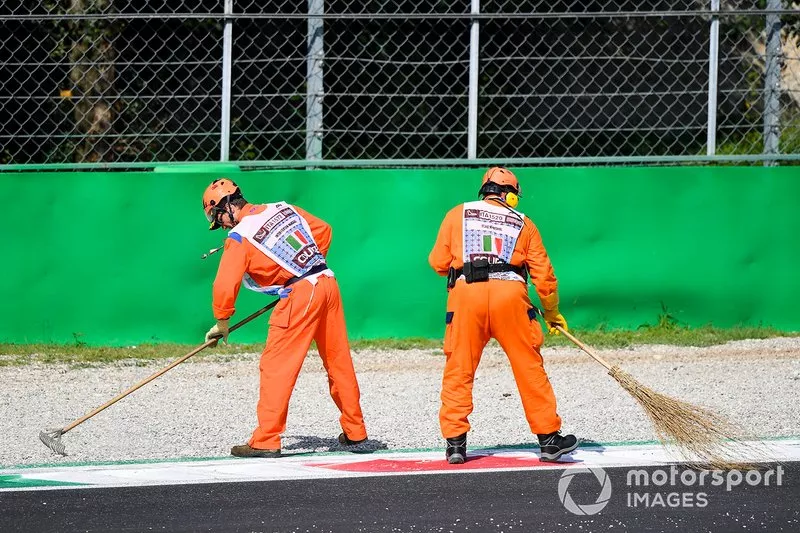 Marshal spazzano la pista