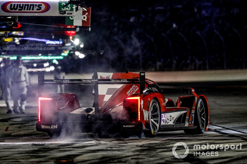 #31 Action Express Racing Cadillac DPi: Felipe Nasr, Eric Curran, Pipo Derani, pit stop