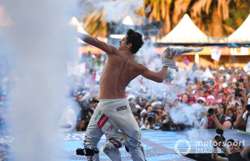 Race winner Lucas Di Grassi, Audi Sport ABT Schaeffler throws his fireproofs into the crowd