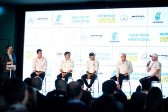 Toto Wolff, Giuseppe D’Arrigo, Lewis Hamilton, Eric Holthusen, Valtteri Bottas, Mercedes-AMG Petronas Motorsport