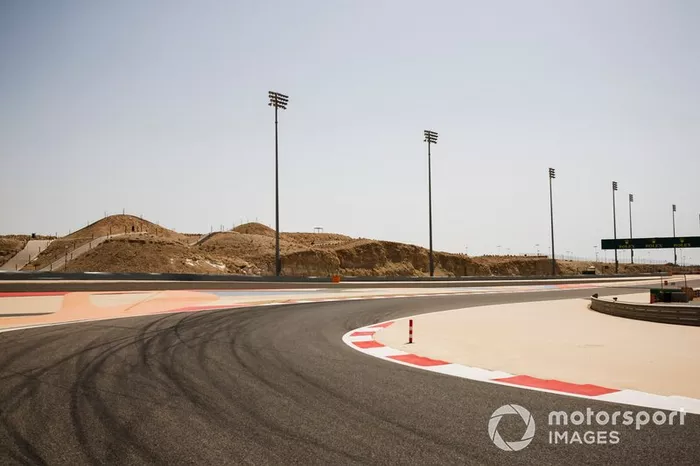 E o mais novo impacto do Covid-19 é novamente na Fórmula 1. Poucas horas após o cancelamento do GP da Austrália, a categoria anunciou o adiamento das provas do Bahrein e do Vietnã, segunda e terceira etapas do campeonato