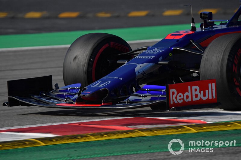 Ніс та переднє антикрило Scuderia Toro Rosso STR14