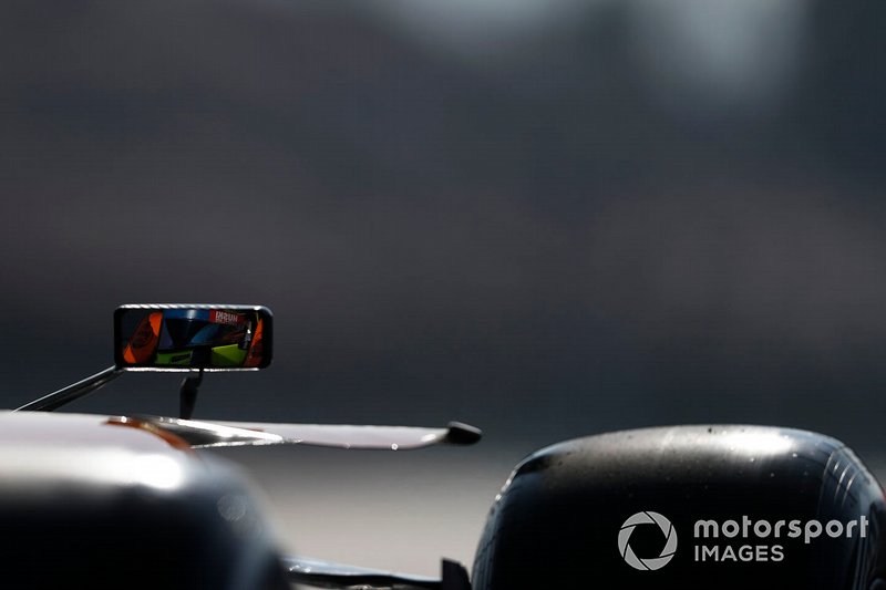 Lando Norris, McLaren MCL34 mirror reflection