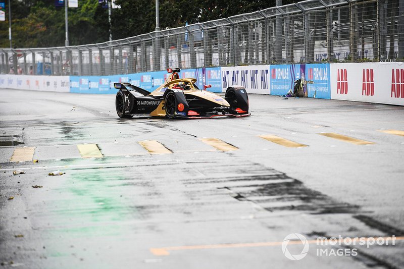 Jean-Eric Vergne, DS TECHEETAH, DS E-Tense FE19 with damage to the front wing after spinning on the straight