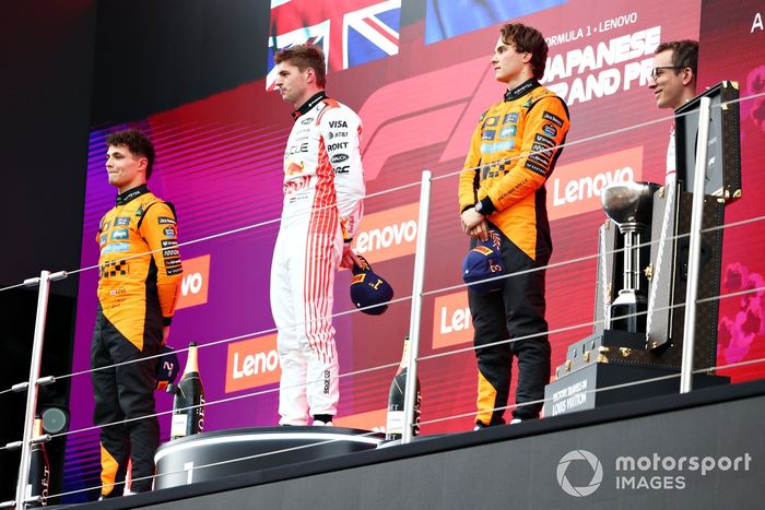 Lando Norris, McLaren, Oscar Piastri, McLaren, Max Verstappen, Red Bull Racing